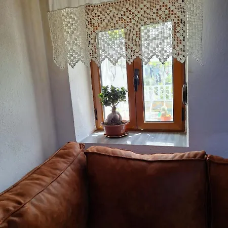 Veliu House & Farm *